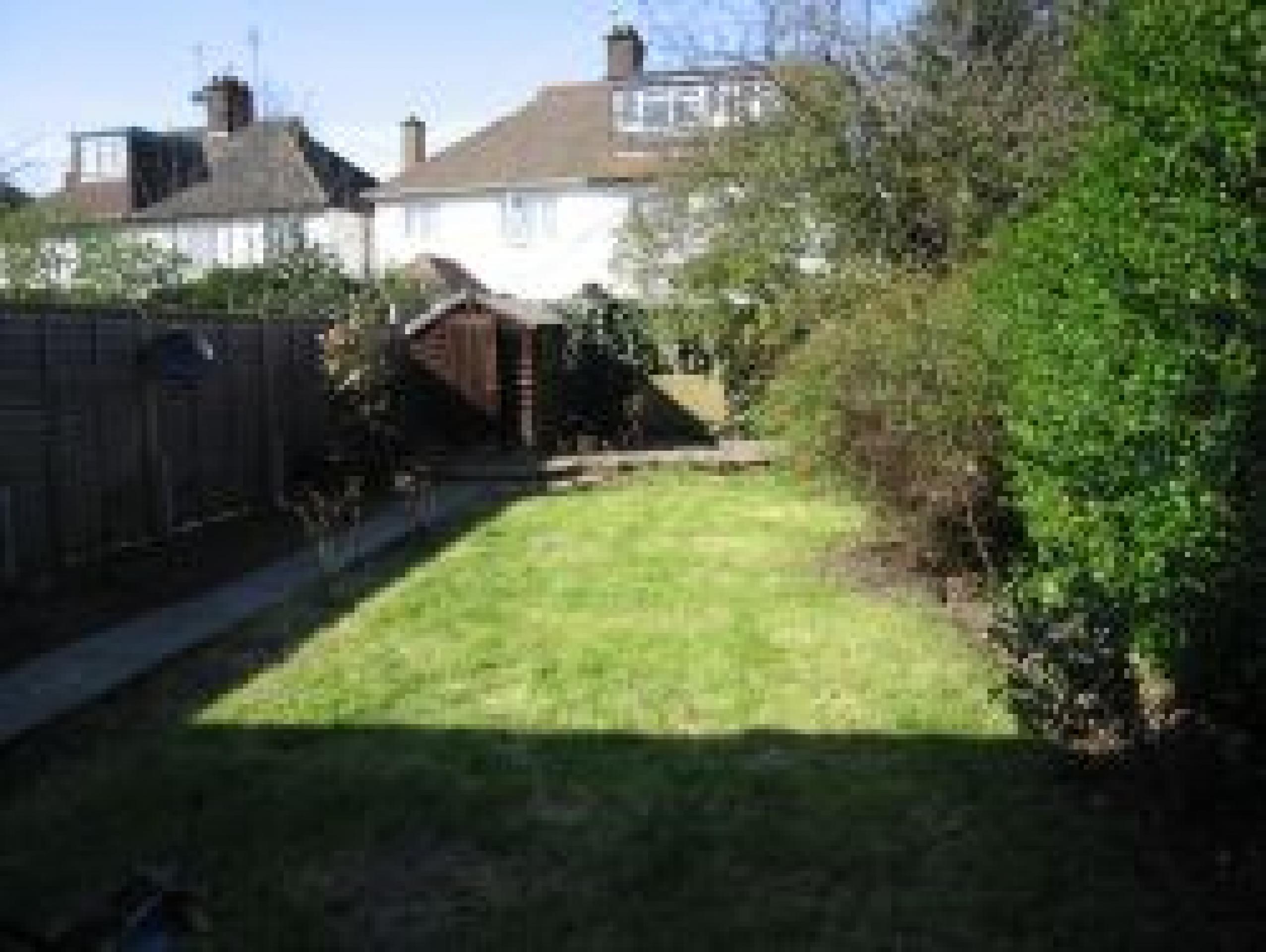 			2 Bedroom, 1 bath, 1 reception Flat			 Highcroft Gardens, GOLDERS GREEN NW11 NW11